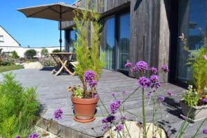 jardin-terrasse-bois-massif-mediteraneen-capp-paysage