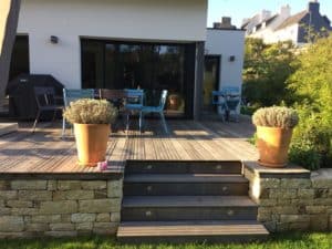 terrasse-bois-massaranduba-mur-pierre-capp-paysages