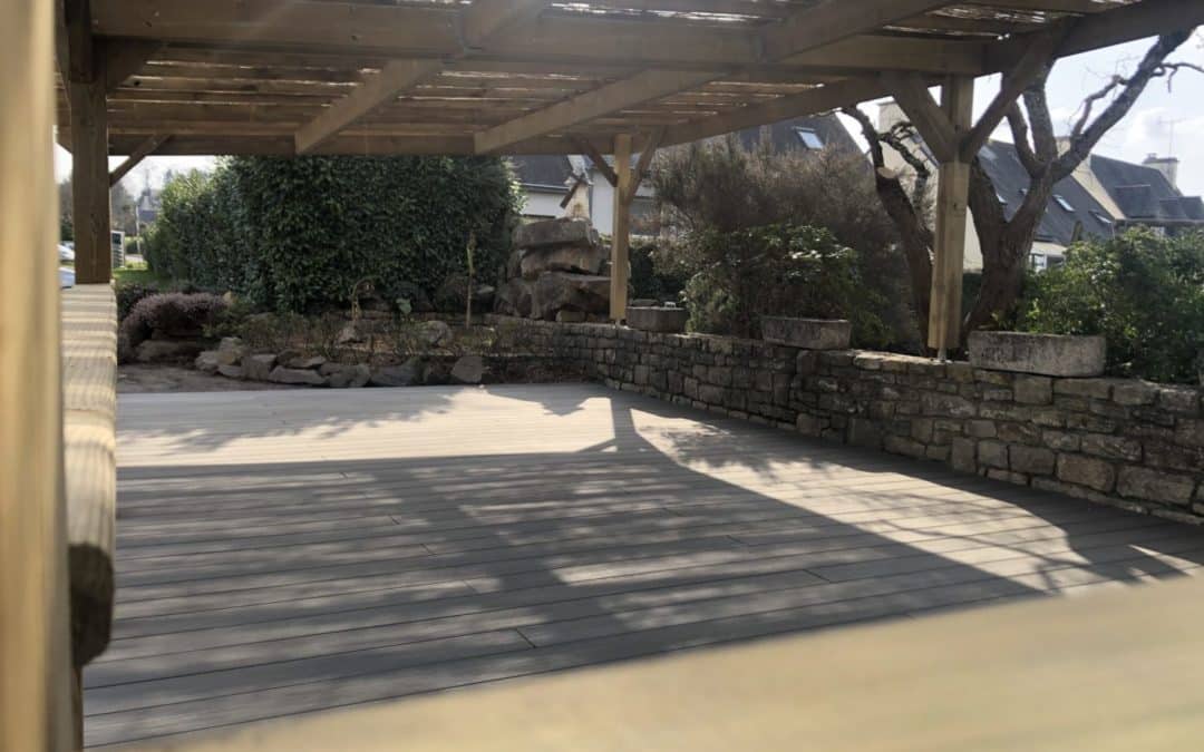 Création d’une terrasse en composite et pergola à Pleuven