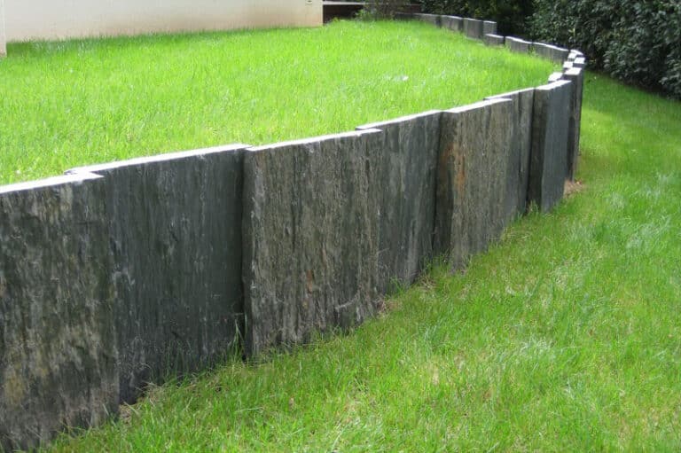MURET soutenement palis de schiste quinconce gazon gouesnach - Fouesnant Bénodet