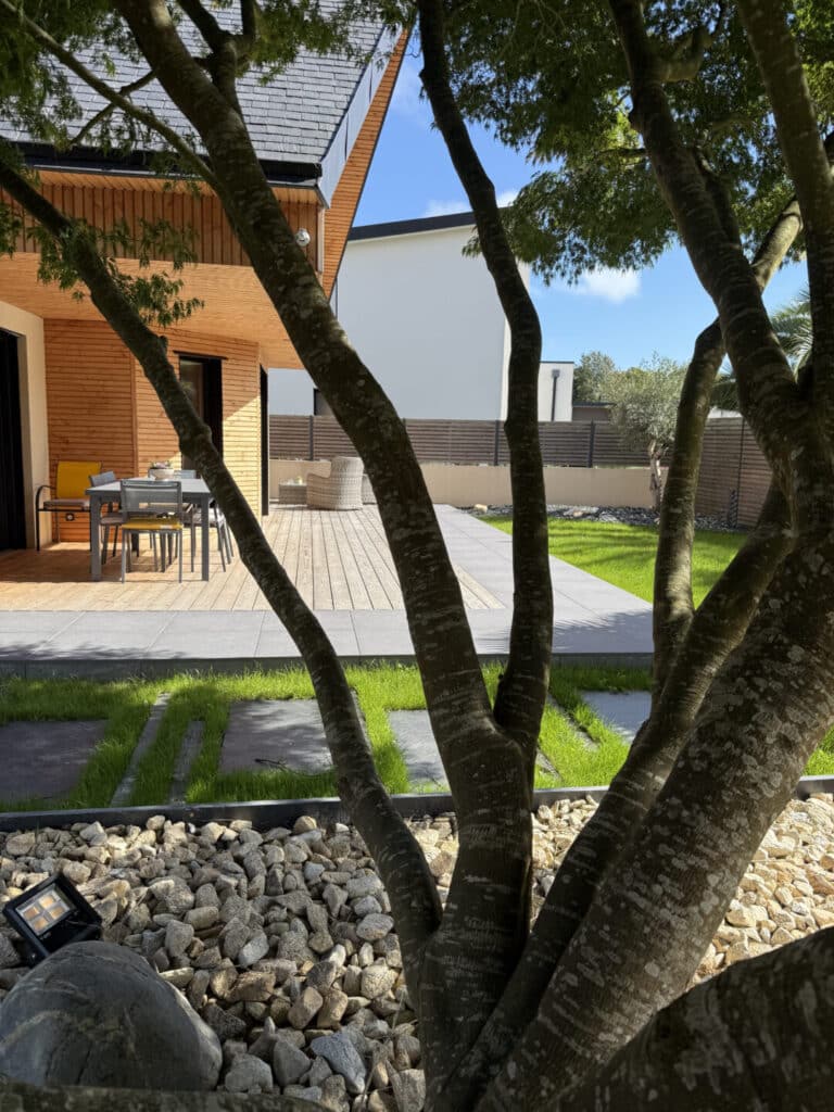 TERRASSE mixte douglas gres ceram sur plots pleuven - Fouesnant Bénodet